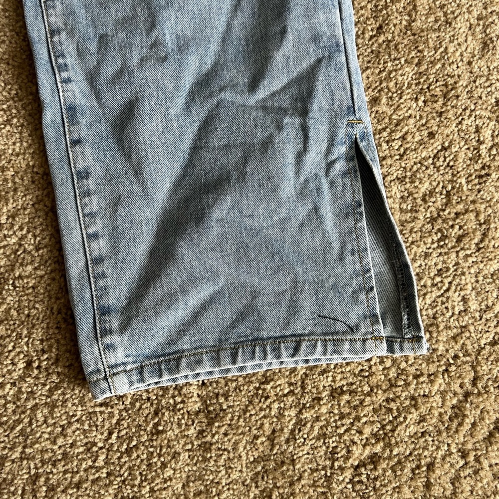 Pretty Little Thing Split Hem Straight Leg Jeans - Picture 4 of 5